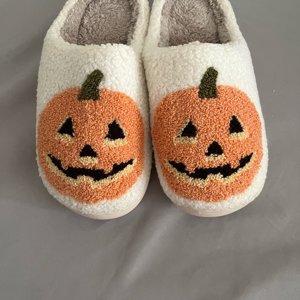 Cozy Pumpkin Design Slippers - White and Orange